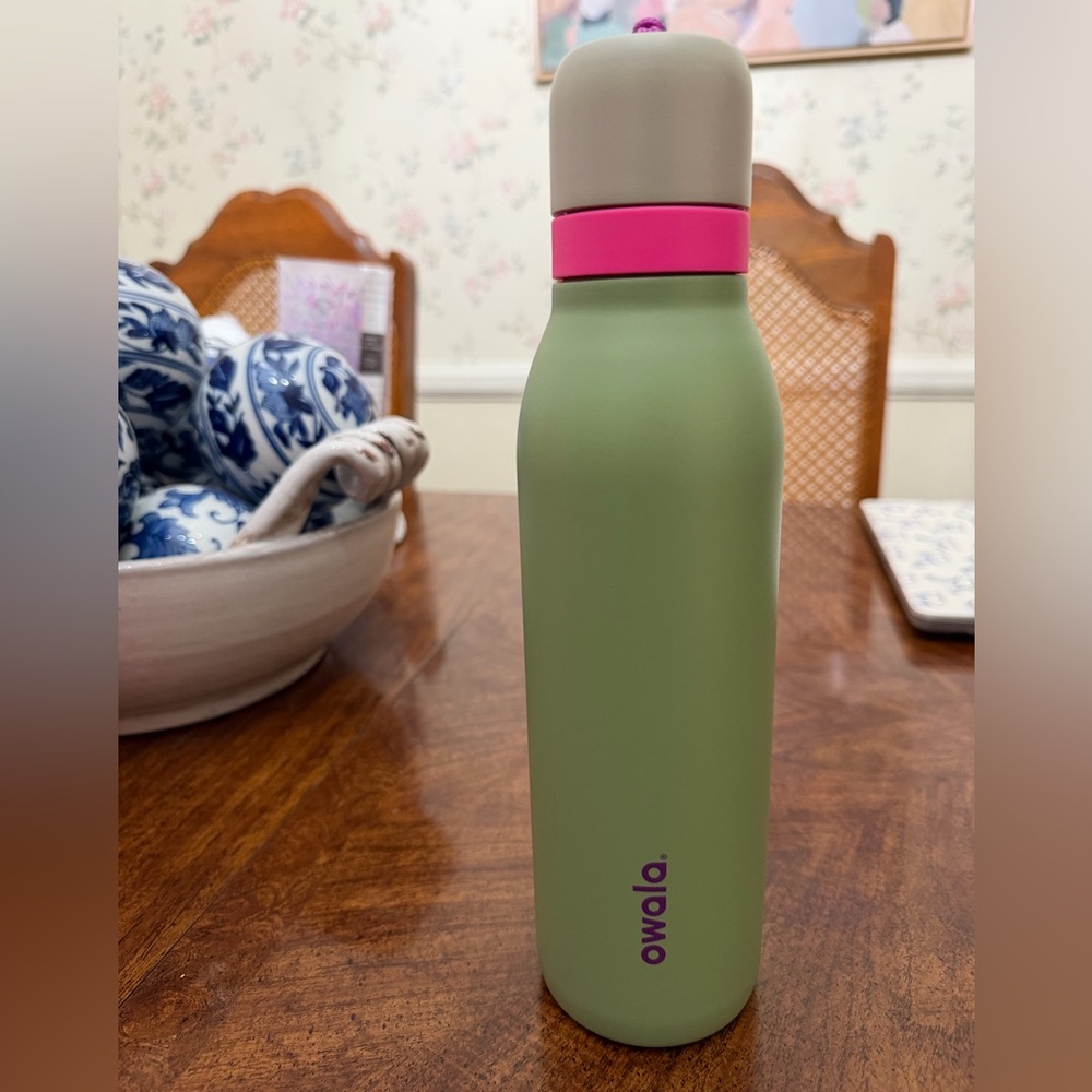 Owala Green Stainless Bottle with Pink Accent 18oz